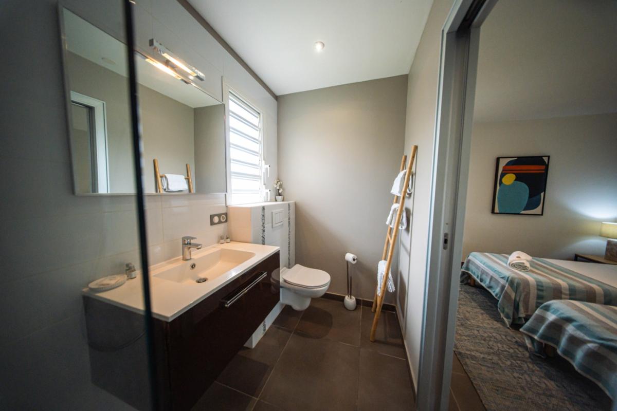 Location villa luxe 4 chambres trois ilets  - salle de douche 1